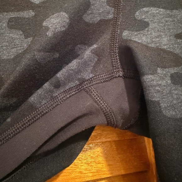 Lululemon Wunder Under Navy Blue Camo Cropped Leggings Sz 2 - Picture 6 of 7